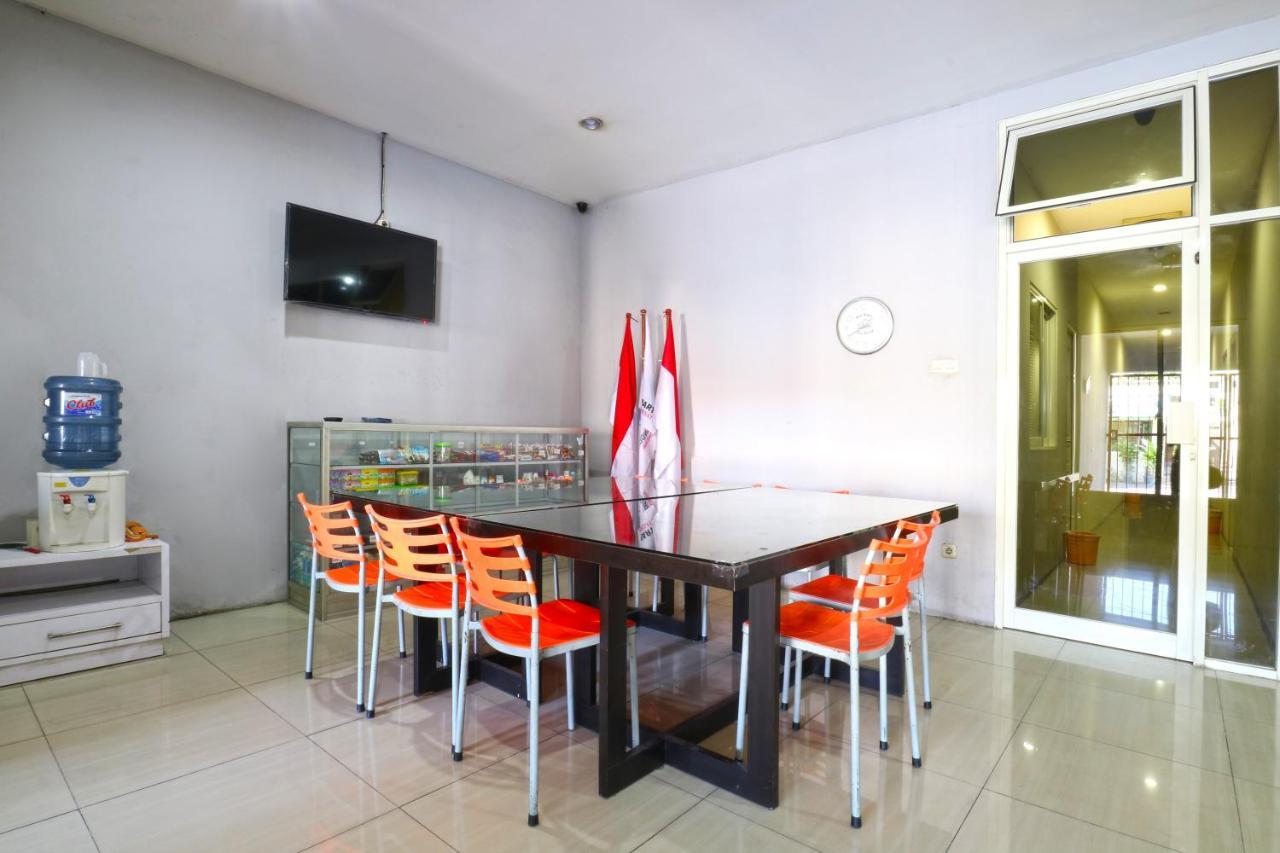 Oranje Gasthuis Hotel Surabaya Buitenkant foto
