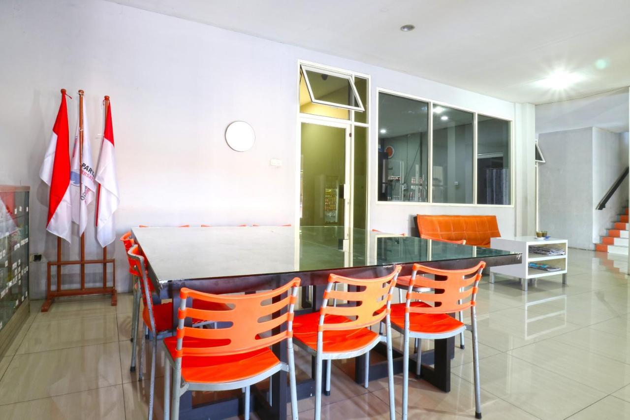 Oranje Gasthuis Hotel Surabaya Buitenkant foto