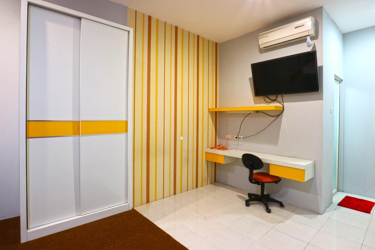 Oranje Gasthuis Hotel Surabaya Buitenkant foto