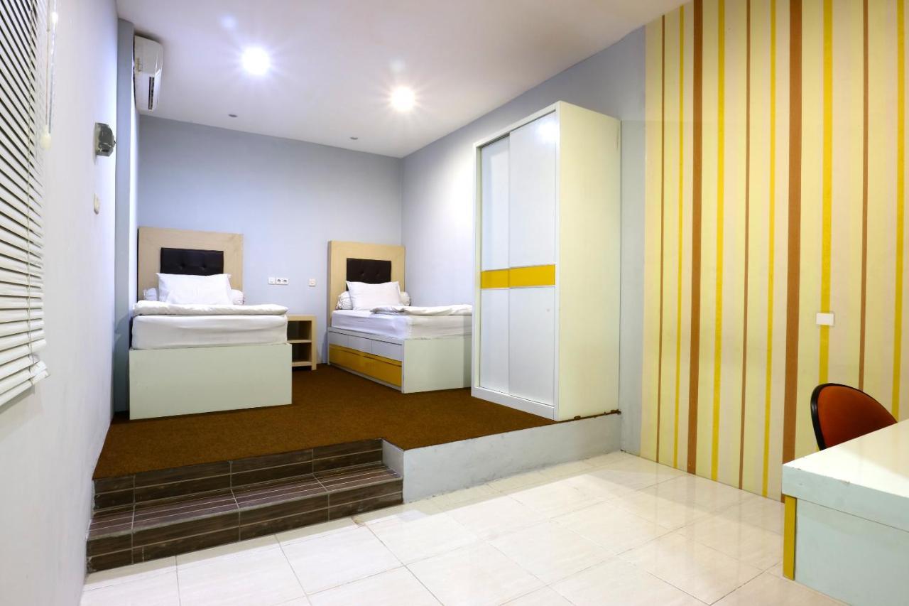 Oranje Gasthuis Hotel Surabaya Buitenkant foto