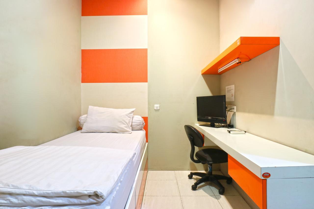 Oranje Gasthuis Hotel Surabaya Buitenkant foto