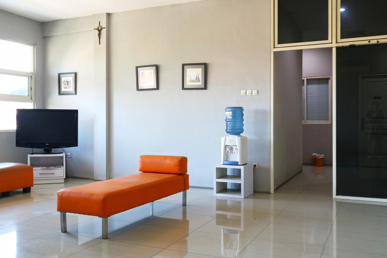 Oranje Gasthuis Hotel Surabaya Buitenkant foto