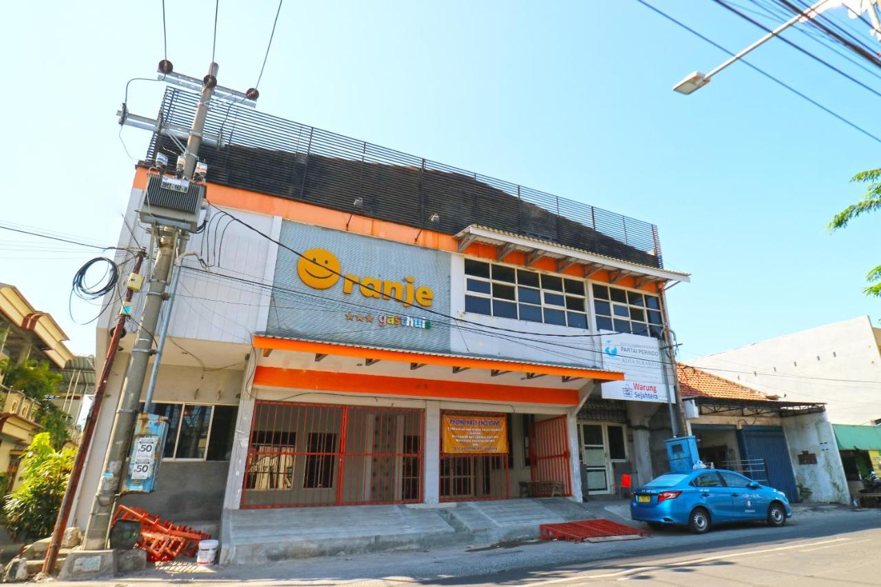 Oranje Gasthuis Hotel Surabaya Buitenkant foto