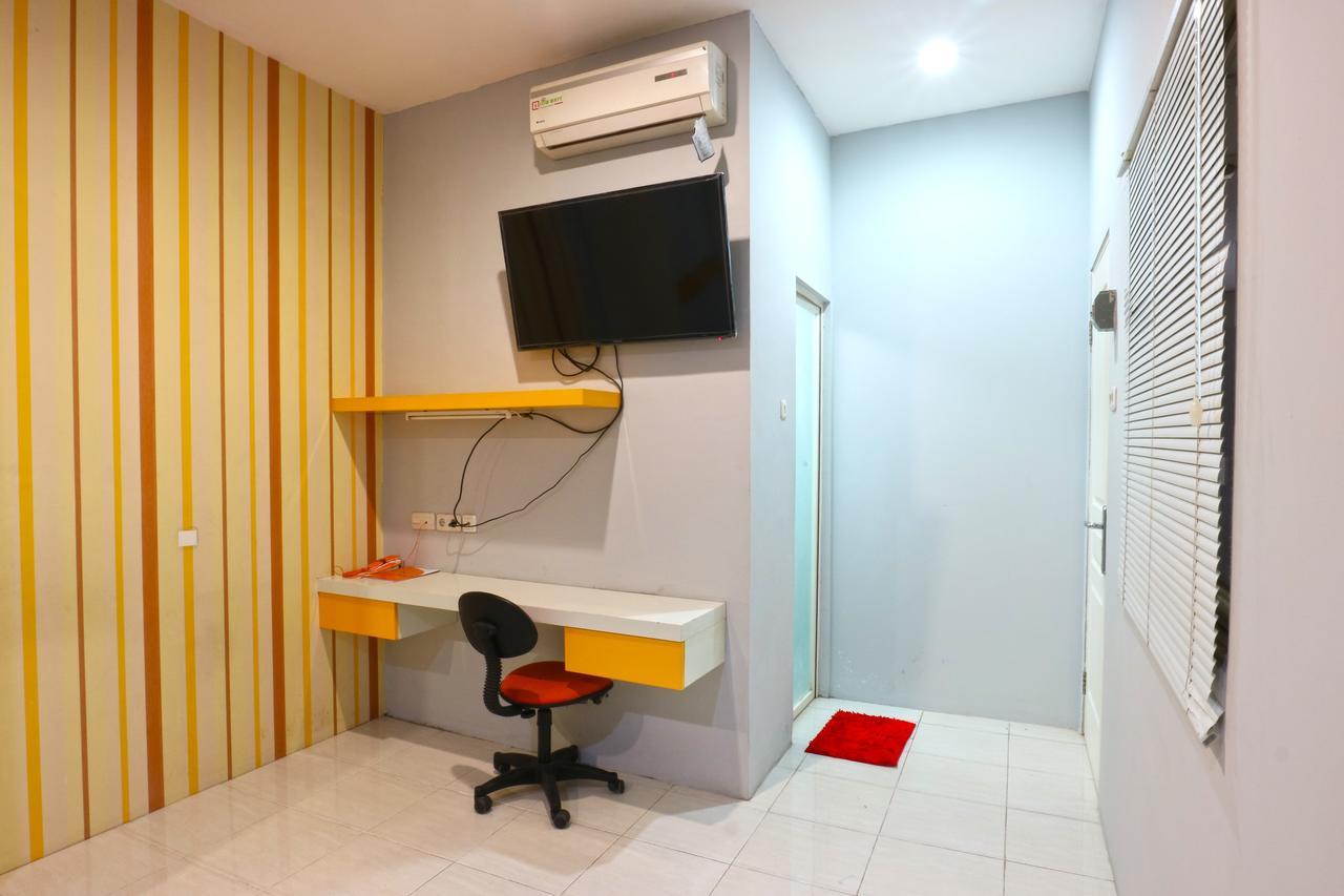 Oranje Gasthuis Hotel Surabaya Buitenkant foto
