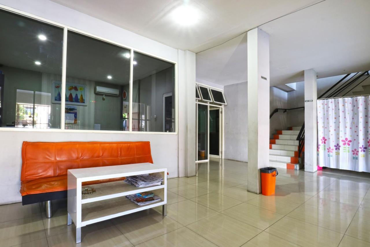 Oranje Gasthuis Hotel Surabaya Buitenkant foto